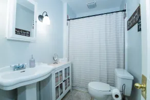 The Blue Lantern Guesthaus - Image 4