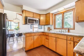 Lakefront Midcentury Cottage - Image 5