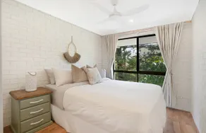 Beachfront Styled 2 BR Apt w Pool at Buddina - Image 3