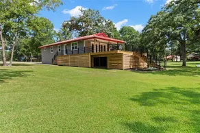 Adorable Red Roof Cottage nestled in treed acreage - Image 5