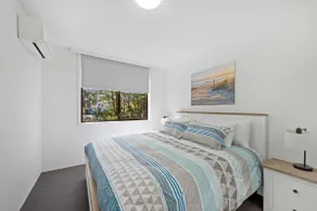 Flynns Beach 2 BR Apt, King Bed, Walk to Beach - Image 4