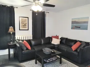 Charming Century 2 Bedroom Downtown New Liskeard - Image 3