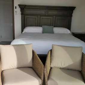 Citi Escape –2BR w/ Gym, Rooftop Pool & City Views - Image 5