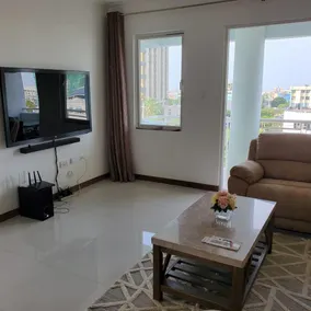 Citi Escape –2BR w/ Gym, Rooftop Pool & City Views - Image 4
