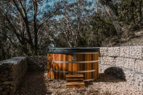 Leura Treehouse *Cedar Hot Tub* Blue Mountains - Image 2