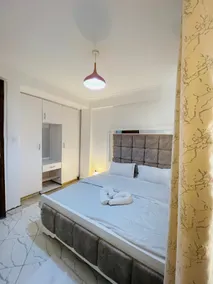 Luxe 1bedroom serviced apartment with free parking - Image 5