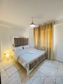 Luxe 1bedroom serviced apartment with free parking - Image 3