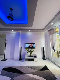 Luxe 1bedroom serviced apartment with free parking - Image 4