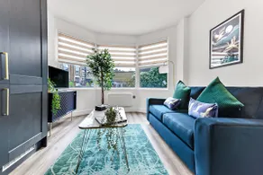 Stylish and Family Friendly 3 Bedroom Apartment - Image 5