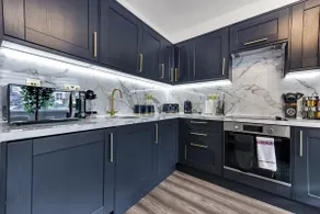 Stylish and Family Friendly 3 Bedroom Apartment - Image 4