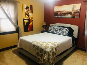 Comfy, 3bedroom, Single car garage with a driveway - Image 2