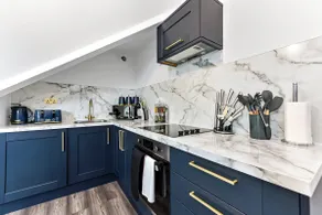 Lovely Two Bedroom with Ensuite Bathrooms - Image 3
