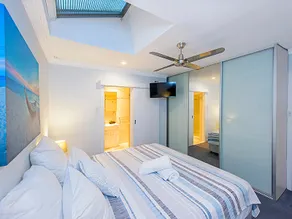 Sea Renity On Earnshaw 3BR Beachside Bliss - Image 4