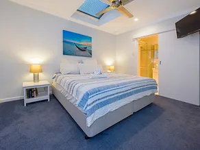 Sea Renity On Earnshaw 3BR Beachside Bliss - Image 3