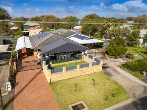 Sea Renity On Earnshaw 3BR Beachside Bliss - Image 2