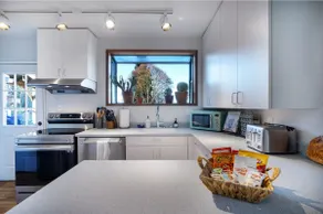 River's Bend Cottage-Scenic River & Mountain Views - Image 5