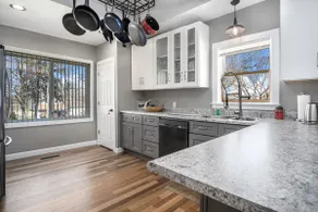 Modern, charming, family retreat. Great location - Image 5