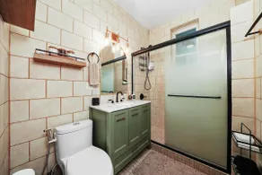 Pet Friendly Beauty in Iconic Neighborhood! - Image 5