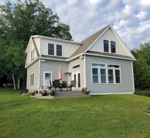 Perfect Waterfront Property... Location, Location, Location! - Image 2