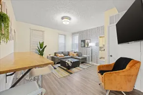 Stylish, Sleek 3-Bedroom near Acrisure Stadium - Image 2