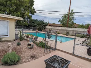 Cozy and Quiet 2 BR Casita One Mile From Nob Hill - Image 2