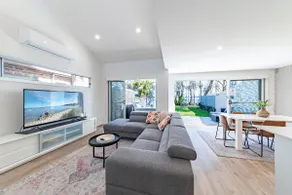 Spacious Dog friendly Lakefront Location - Image 2