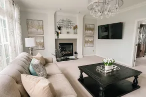 Beautiful Home in Seven Hills - Image 2