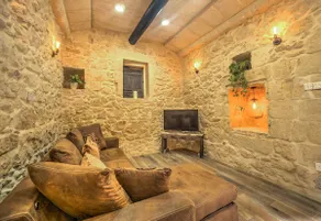 Roam Gozo - The Bunker - Stunning 1 Bed Farmhouse Condo - Rare Find! - Image 4