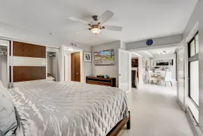 Welcome to a sleek and pristine modern home - Image 4