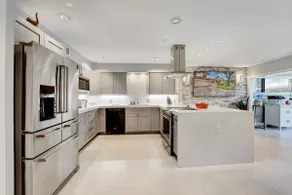 Welcome to a sleek and pristine modern home - Image 3