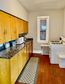 Lovely 2nd Fl. Apt. On Street Parking, Fast Wi-Fi - Image 5