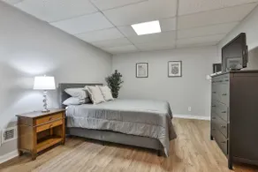 Cozy Basement Apt, 5 Min. to Airport! - Image 5