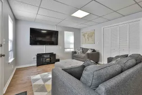 Cozy Basement Apt, 5 Min. to Airport! - Image 4