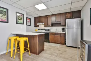 Cozy Basement Apt, 5 Min. to Airport! - Image 2