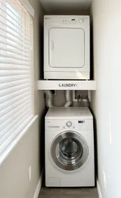 Smart studio! Free parking. In-unit laundry. Cozy! - Image 4