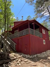 Cheerful and well stocked cabin with loft and bath - Image 2