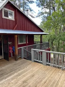 Cheerful and well stocked cabin with loft and bath - Image 4