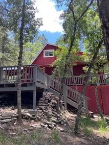 Cheerful and well stocked cabin with loft and bath - Image 5