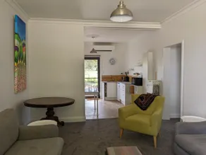 1920's 2 bedroom cottage with horse stables onsite - Image 5