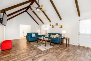 Beautiful Lake View! Spacious3/2 Monthly Special! - Image 2