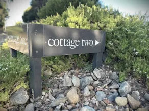 Cottage with ocean views, mid Great Ocean Road - Image 2