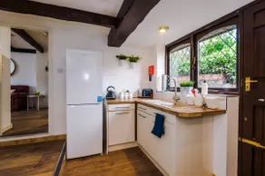 Spacious and Delightful - Sunshine Cottage - Image 4