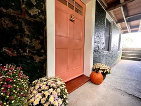 1 Bedroom Suite in the Heart of Mystic - Image 4