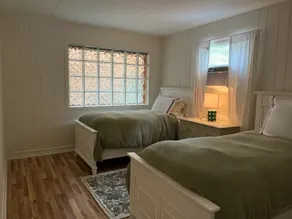 Retro Mid-Century Cottage 1/2 mile to CPI - Image 4
