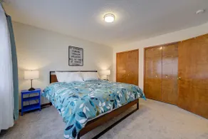 Tin Lizzie Two- 3 bedroom 2 bathroom whole house - Image 5