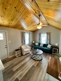 Cheerful 2 bedroom home with parking on premises - Image 3