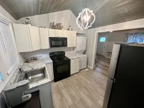 Cheerful 2 bedroom home with parking on premises - Image 4
