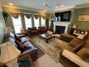 Home away from home with indoor fireplace - Image 2