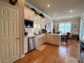Home away from home with indoor fireplace - Image 4