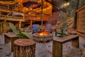 Golden Eagle Cabin-King Bed, Hot Tub, & Fireplace - Image 5